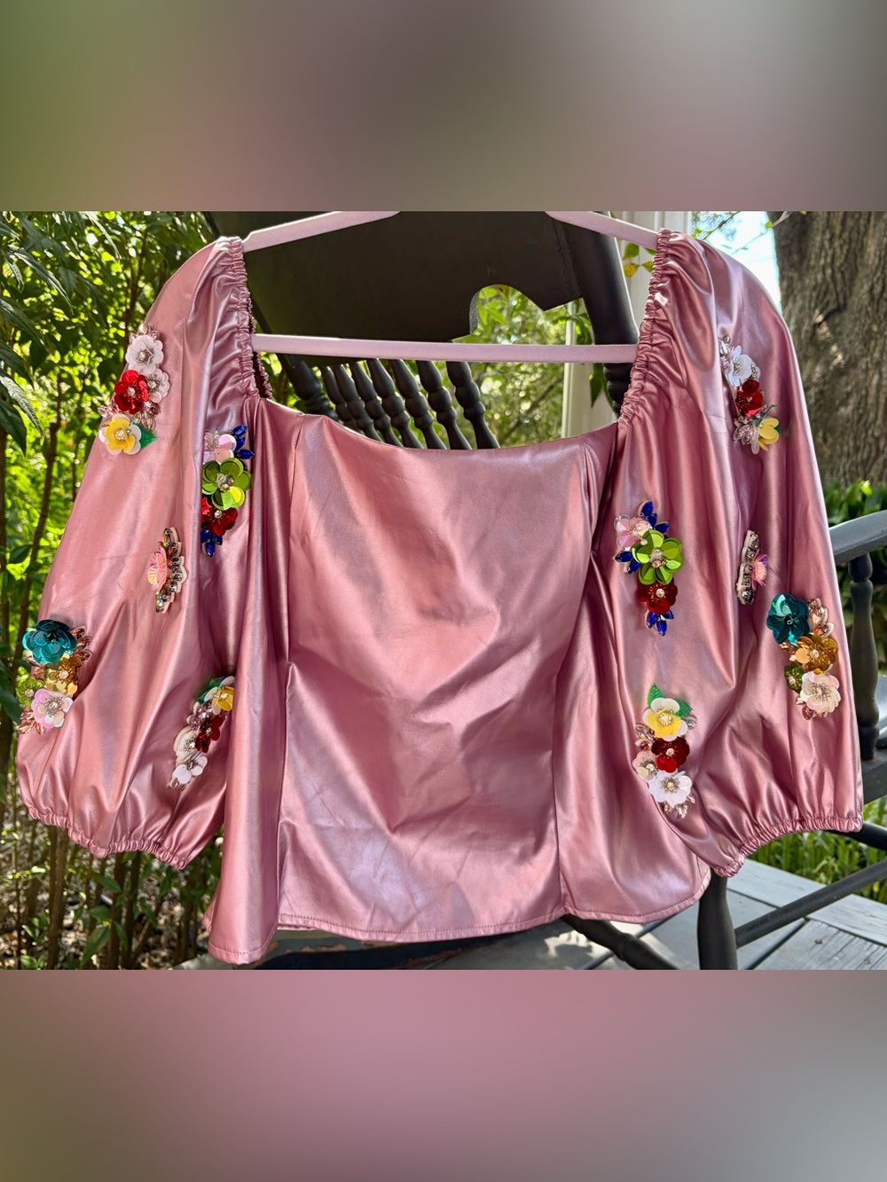 EUC!! QUEEN OF SPARKLES Pink Satin Puff Sleeve Top w/Multicolor Floral APPLS - Picture 4 of 6